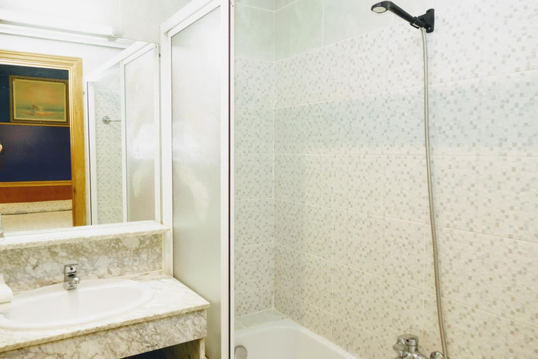 Bathroom 5, Tripolis Toledo, Toledo