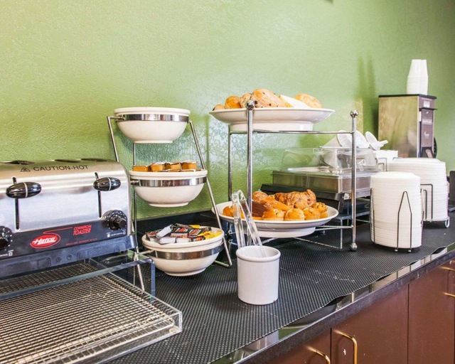 Food & Drinks 5, Sleep Inn Elkhart North, Elkhart