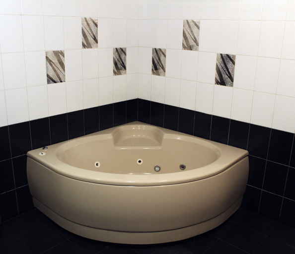 Bathroom 3, MaxRooms Volga Hollywood, Water body