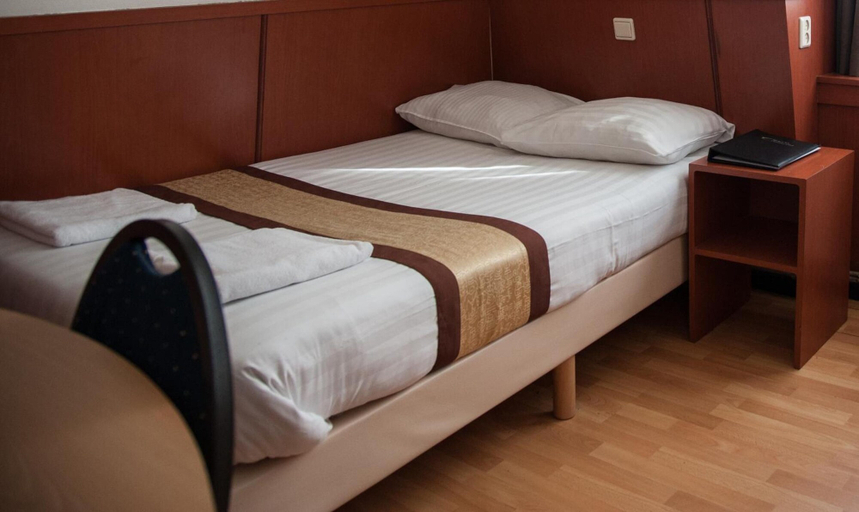 Bedroom 5, Hotel Continental Amsterdam, Amsterdam