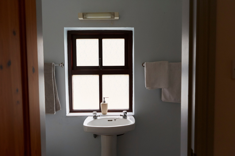 Bathroom 3, Sea View 1-bed Cottage With Private Garden