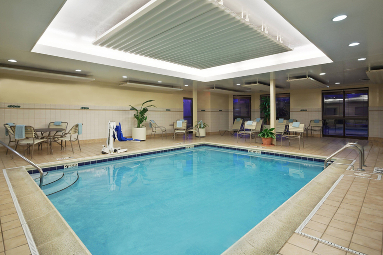 Sport & Beauty 4, Courtyard Chicago St. Charles, Kane