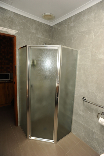 Bathroom 4, Horsham Mid City Court Motel, Horsham - Central