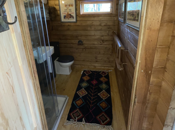 Bathroom, Retro Lodge nr Dartmoor With hot tub & opt Sauna, Devon