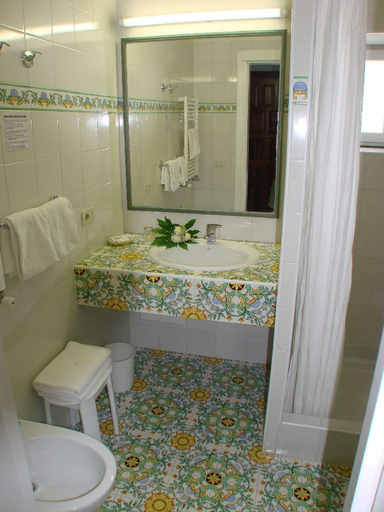 Bathroom 5, Semiramis Hotel De Charme, Napoli
