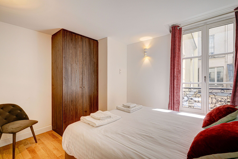 Bedroom 3, Apartments du Louvre - Le Marais, Paris