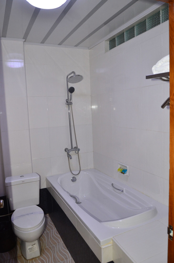 Bathroom 3, Mingalar Hotel, Mandalay