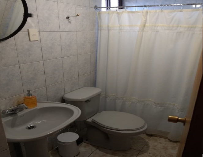Bathroom, Hotel Katarpe, El Loa