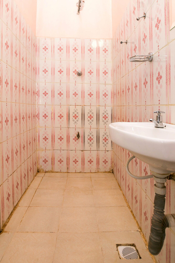 Bathroom 4, Legacy 2014 Hotel, Bondo