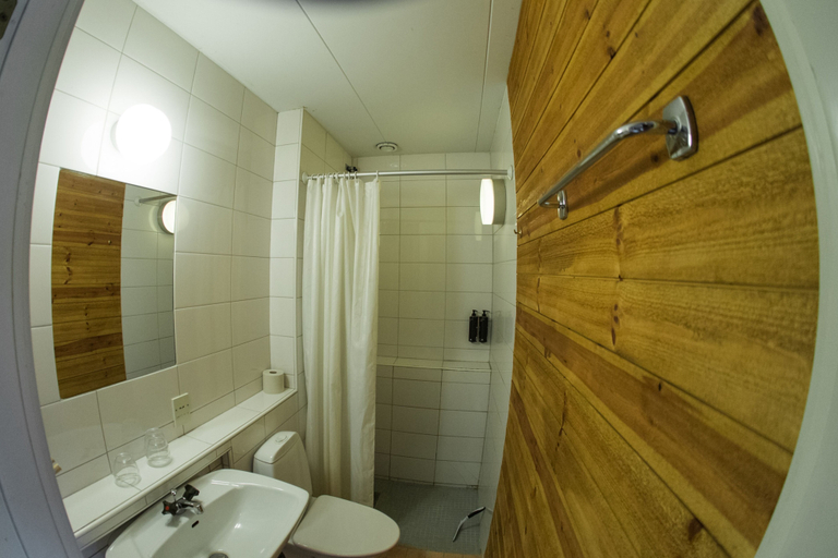 Bathroom 3, Vallåsens Värdshus - Hostel, Laholm