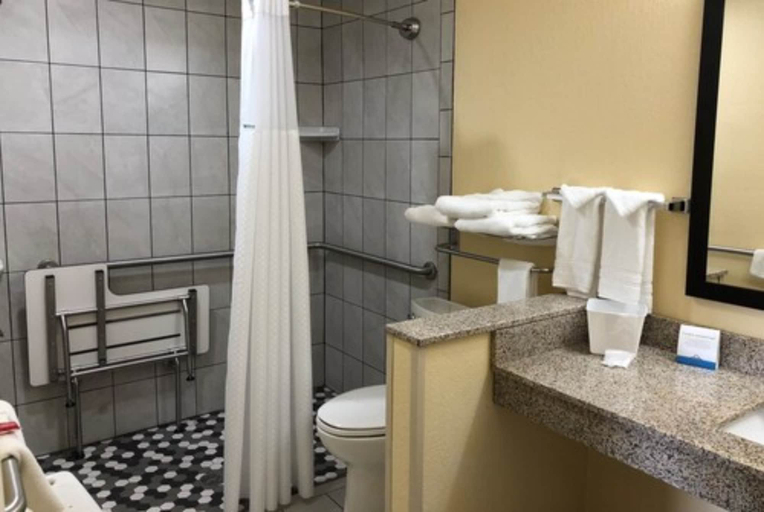 Bathroom 4, Days Inn by Wyndham Charles Town/Harpers Ferry, Jefferson