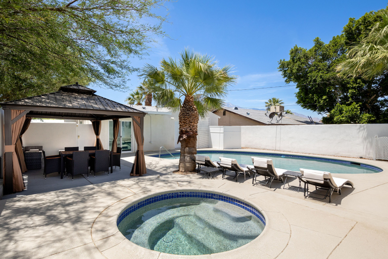 Sport & Beauty 1, Hot Springs Hideaway, Riverside
