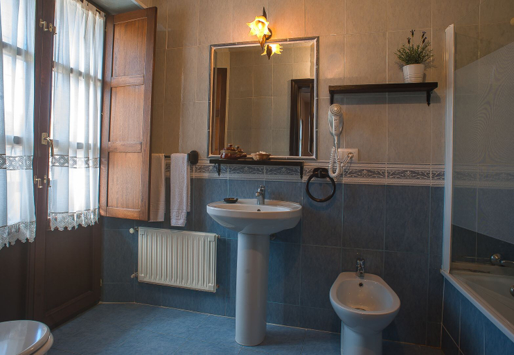 Bathroom 4, Hotel Corru San Pumés, Asturias