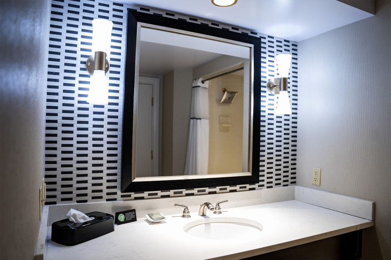 Bathroom 3, Caesars Southern Indiana Hotel & Casino - A Caesars Rewards Destination, Harrison