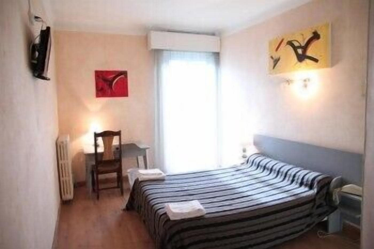 Bedroom 3, Hotel Bayle, Aude