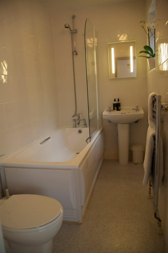 Bathroom 3, The Pytchley Inn, Northamptonshire