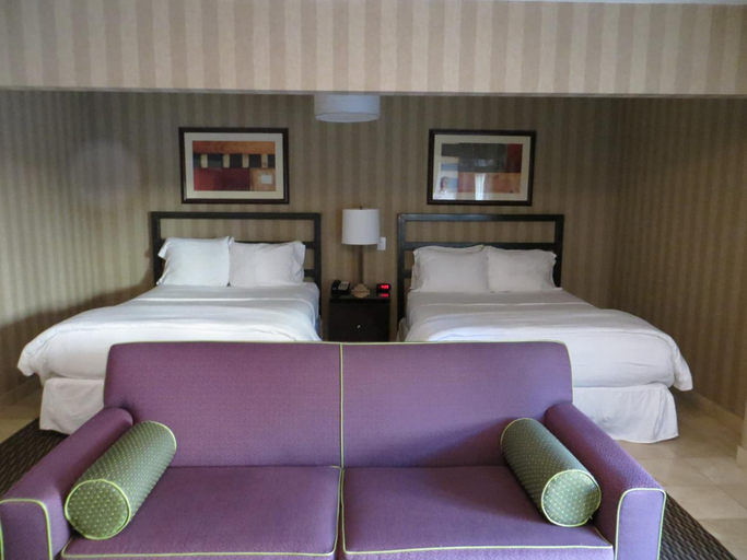 Bedroom 3, 7 Springs Inn & Suites, Riverside
