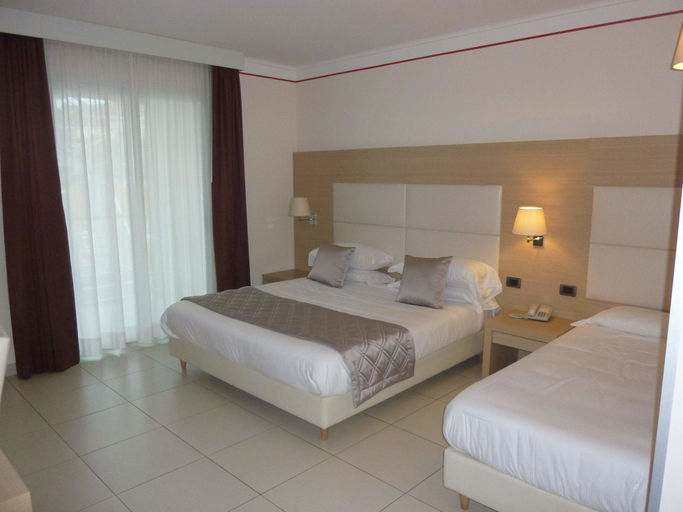 Bedroom 3, Mediterraneo Palace Hotel, Cosenza