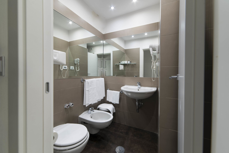 Bathroom 4, Hotel Montestella, Salerno