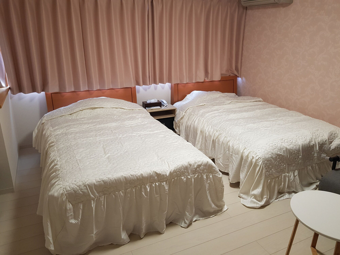 Bedroom 3, Guesthouse ZINK - Hostel, Sado