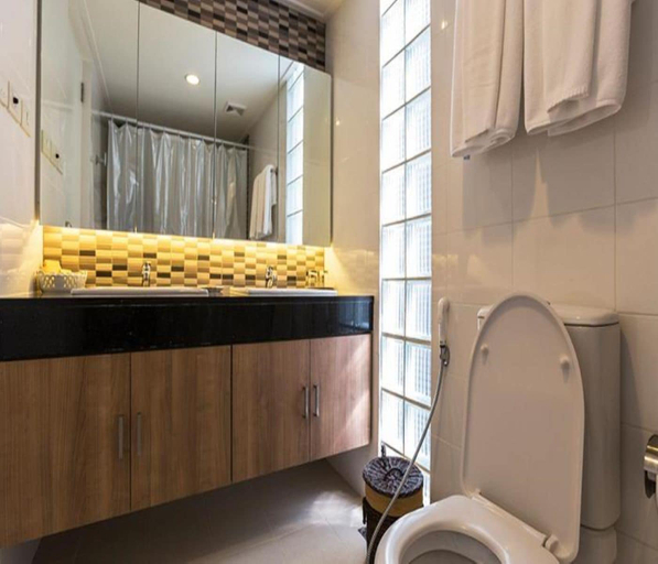 Bathroom, Karolyn Court, Ratchathewi
