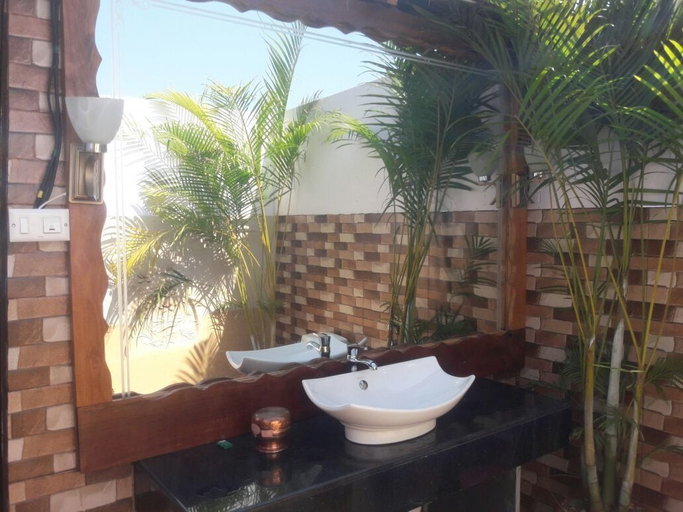 Bathroom 4, Blue Lagoon Sea Front cottages, South Goa