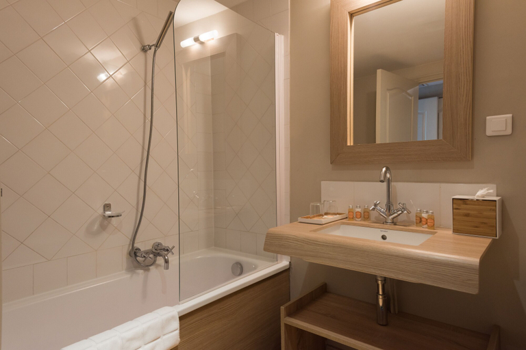 Bathroom 5, La Bégude Saint-Pierre, Gard