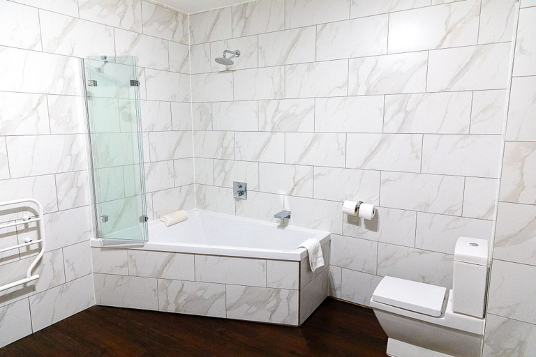 Bathroom 4, The City Rooms, Leicester