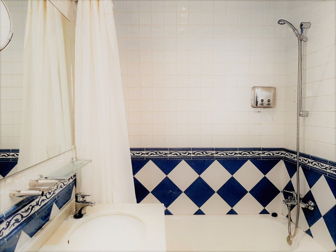 Bathroom 4, Hosteria Sara by gaiarooms, Salamanca
