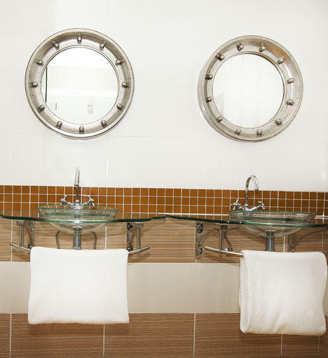Bathroom 5, Magellans Hotel, City of Cape Town