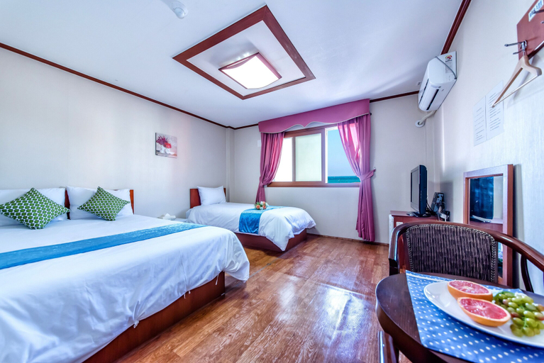 Bedroom 4, Beach Story Hotel, Jeju