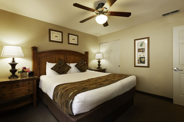 Bedroom, Ridge Crest, Douglas