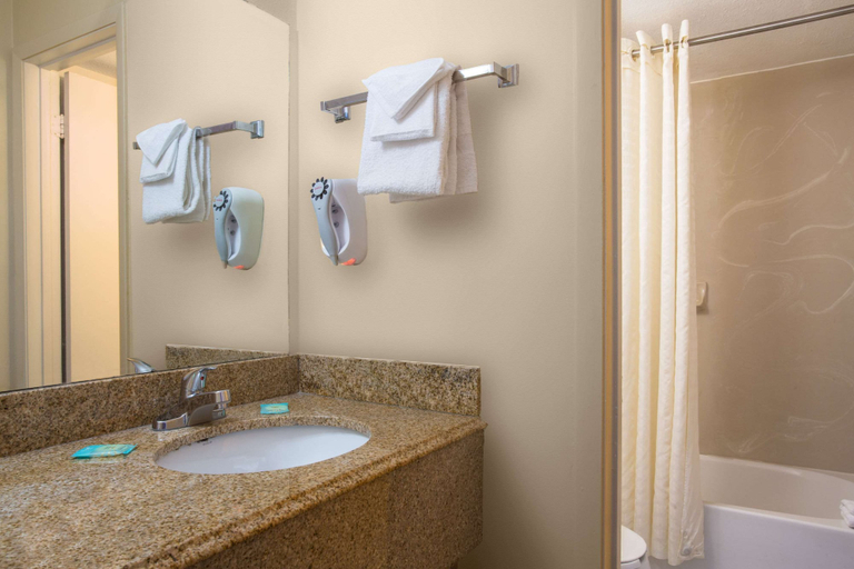 Bathroom 5, Knights Inn Orlando, Orange