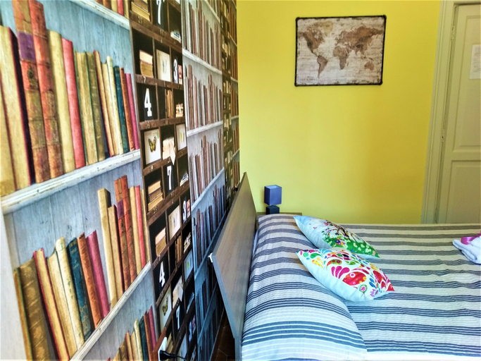Bedroom 3, Non ci resta che Napoli, Napoli