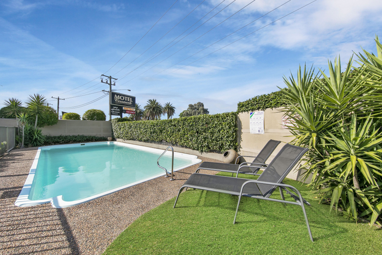 Sport & Beauty 3, Cessnock Motel, Cessnock