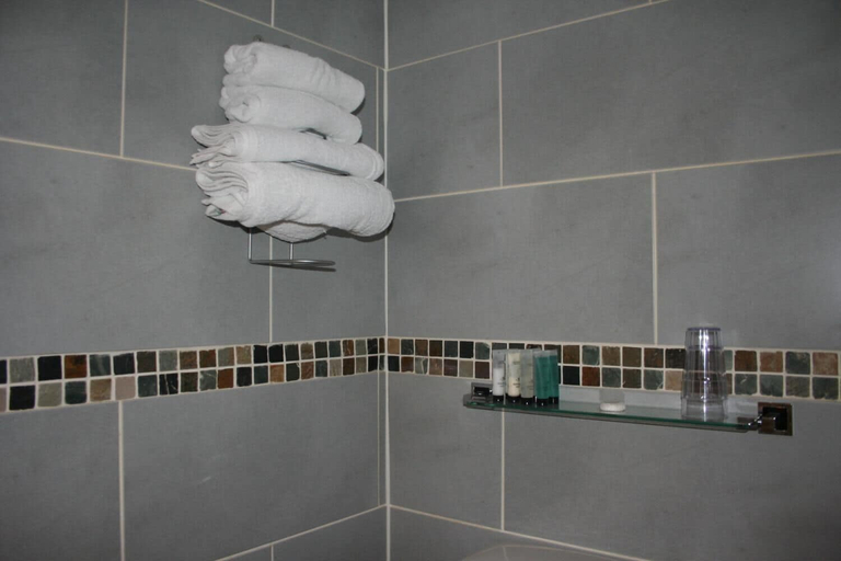 Bathroom 2, The Royal Hotel, South Ayrshire