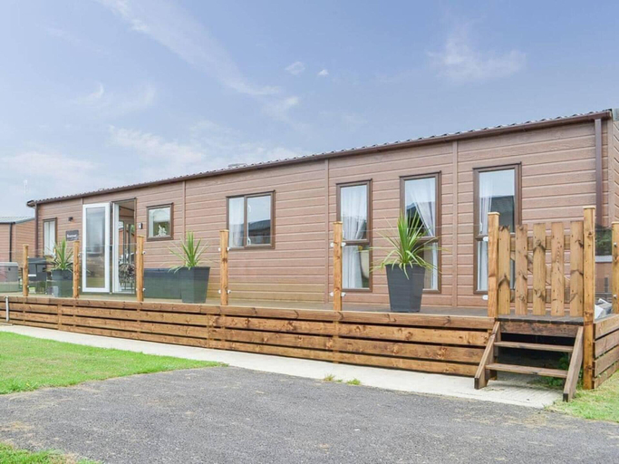 Exterior & Views, Boutique Lodge With hot tub Sleeps 6, East Riding of Yorkshire