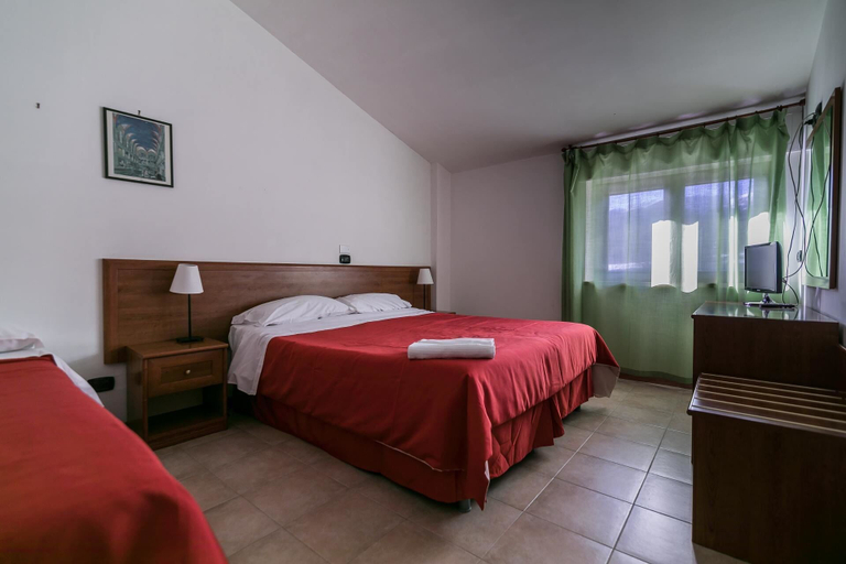 Bedroom 4, Faggio Rosso Hotel, L'Aquila