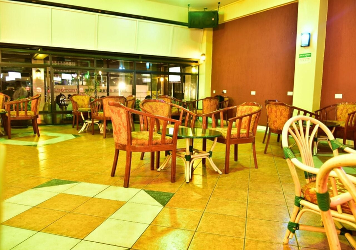 Food & Drinks 4, Klique Hotel, Kapseret