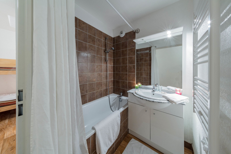 Bathroom 3, Noemys Les Balcons de Bois Méan, Hautes-Alpes