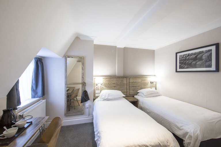 Bedroom 2, Half Moon, Sherborne by Marston's Inns, Dorset