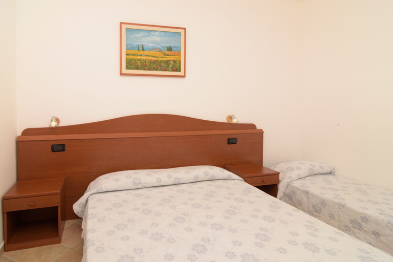 Bedroom 2, Hotel Villa Fumerie, Napoli