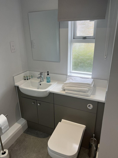 Bathroom 5, The Woolpack Inn Islip, Northamptonshire