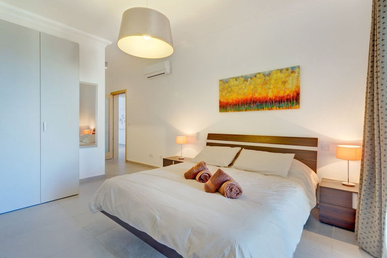 Bedroom 3, Stunning Seafront Lux Apt, Fort Cambridge wt Pool