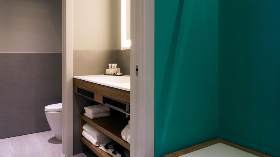 Bathroom 4, G Hotel Pescara, Pescara