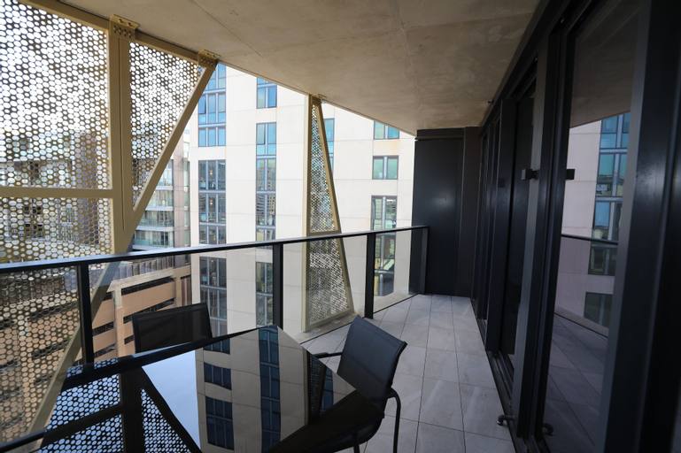 Exterior & Views 4