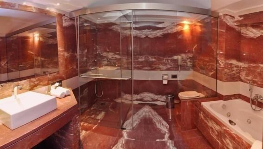 Bathroom 5, Kandia's Castle Hotel Resort & Thalasso, Peloponnese