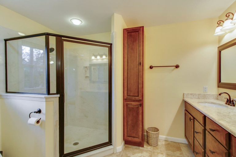 Bathroom, Bradley Circle 9, Beaufort