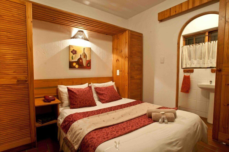 Bedroom 3, Woodpecker Inn, Uthungulu