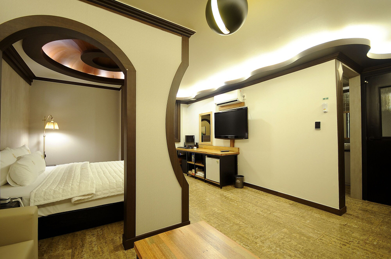 Bedroom 4, Hotel King, Geumjeong
